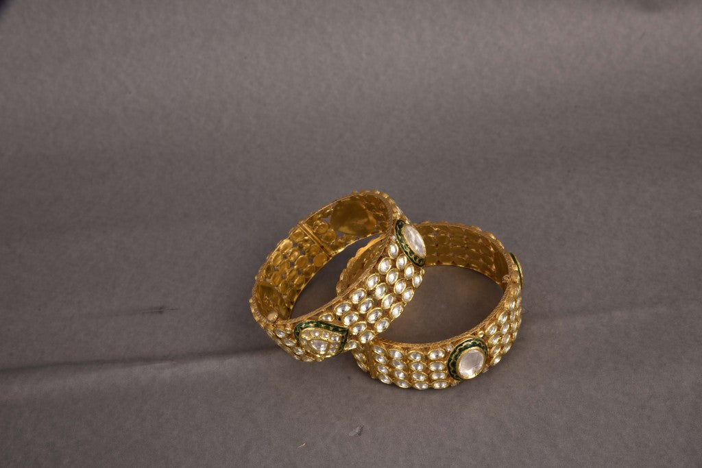 Rehanshi Gold Antique Bridal Bangles