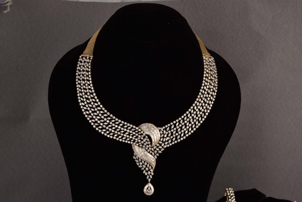 Pravya Diamond Necklace