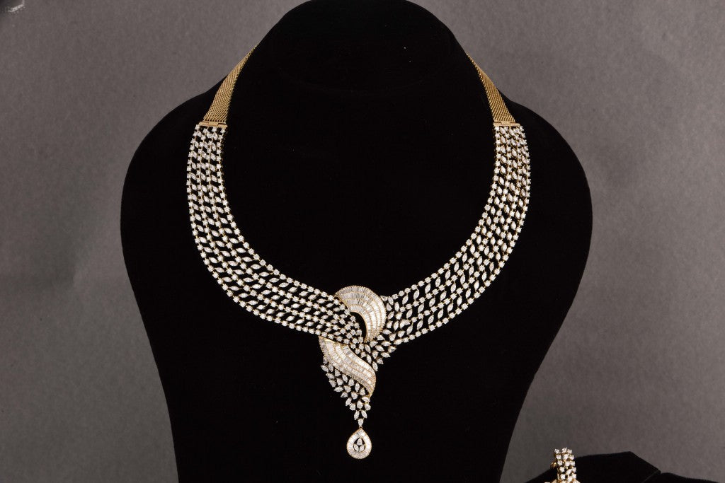 Pravya Diamond Necklace