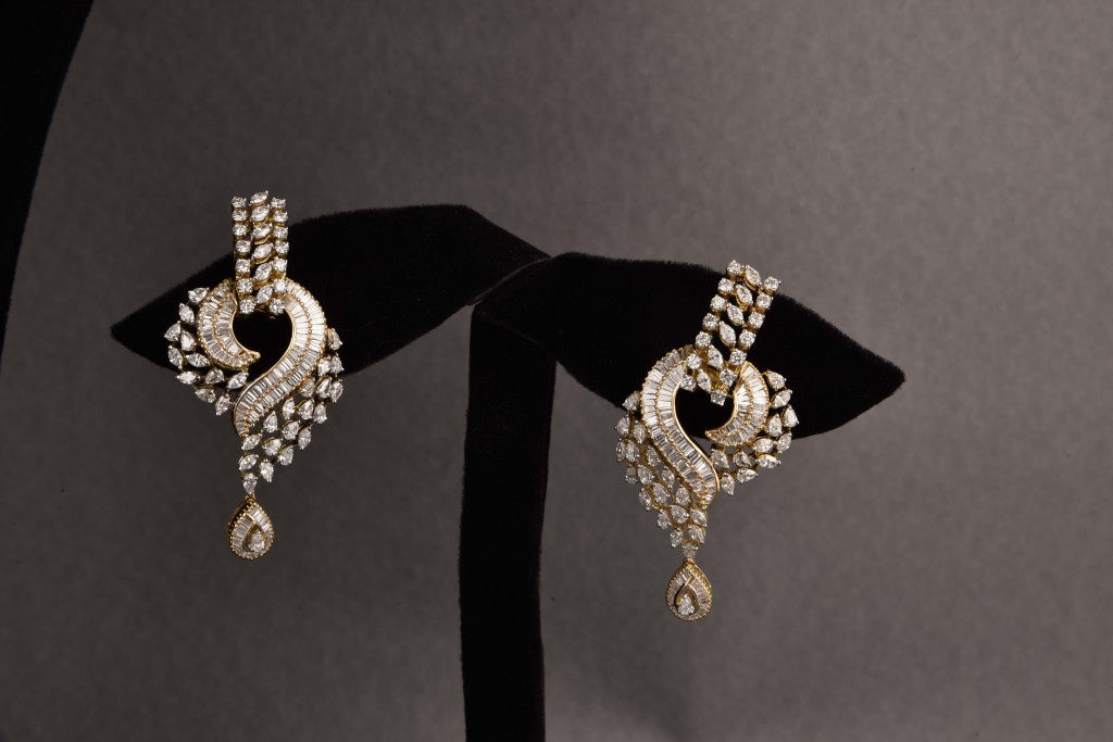 Pravya Diamond Necklace