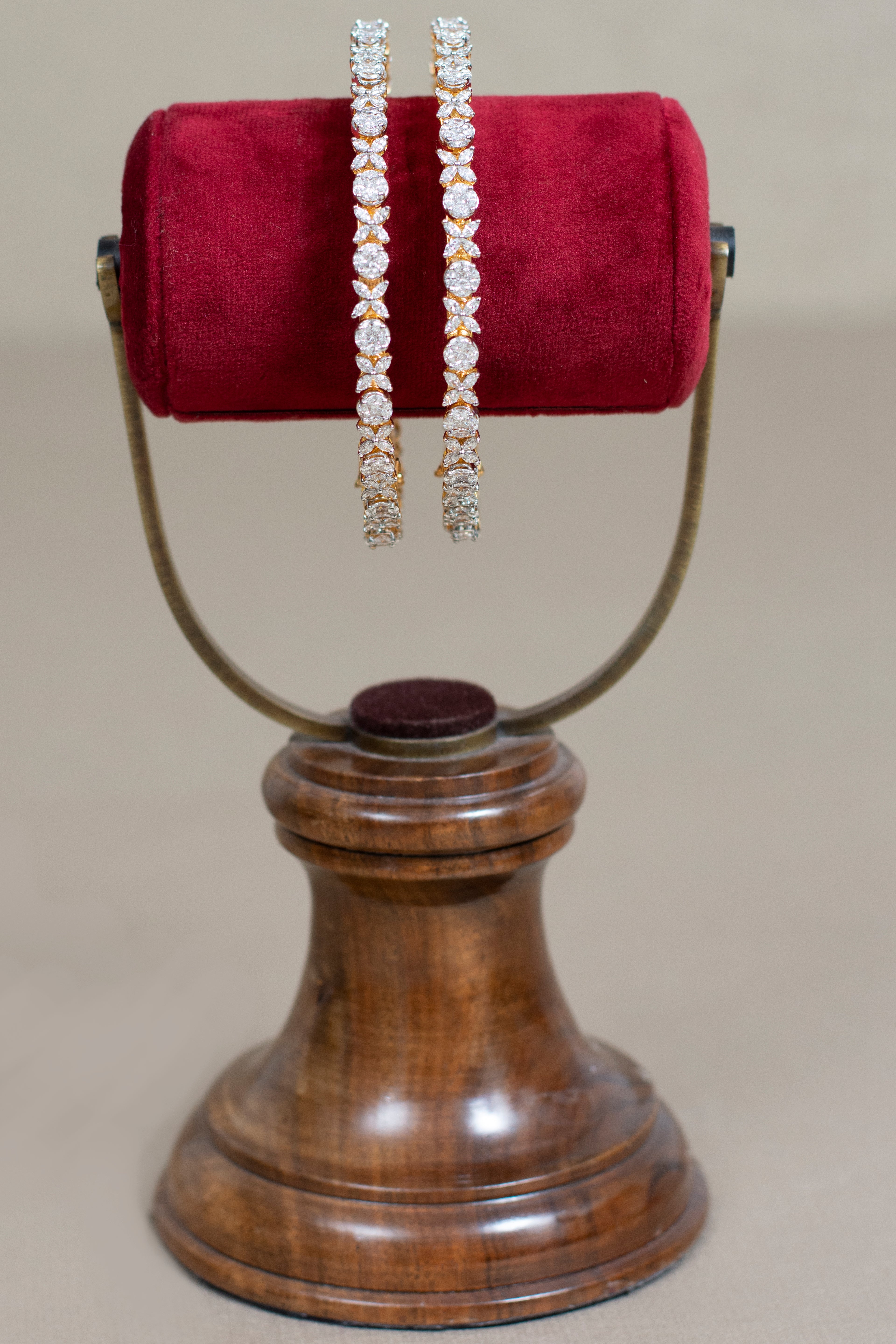 Kaashvi Diamond Bangles