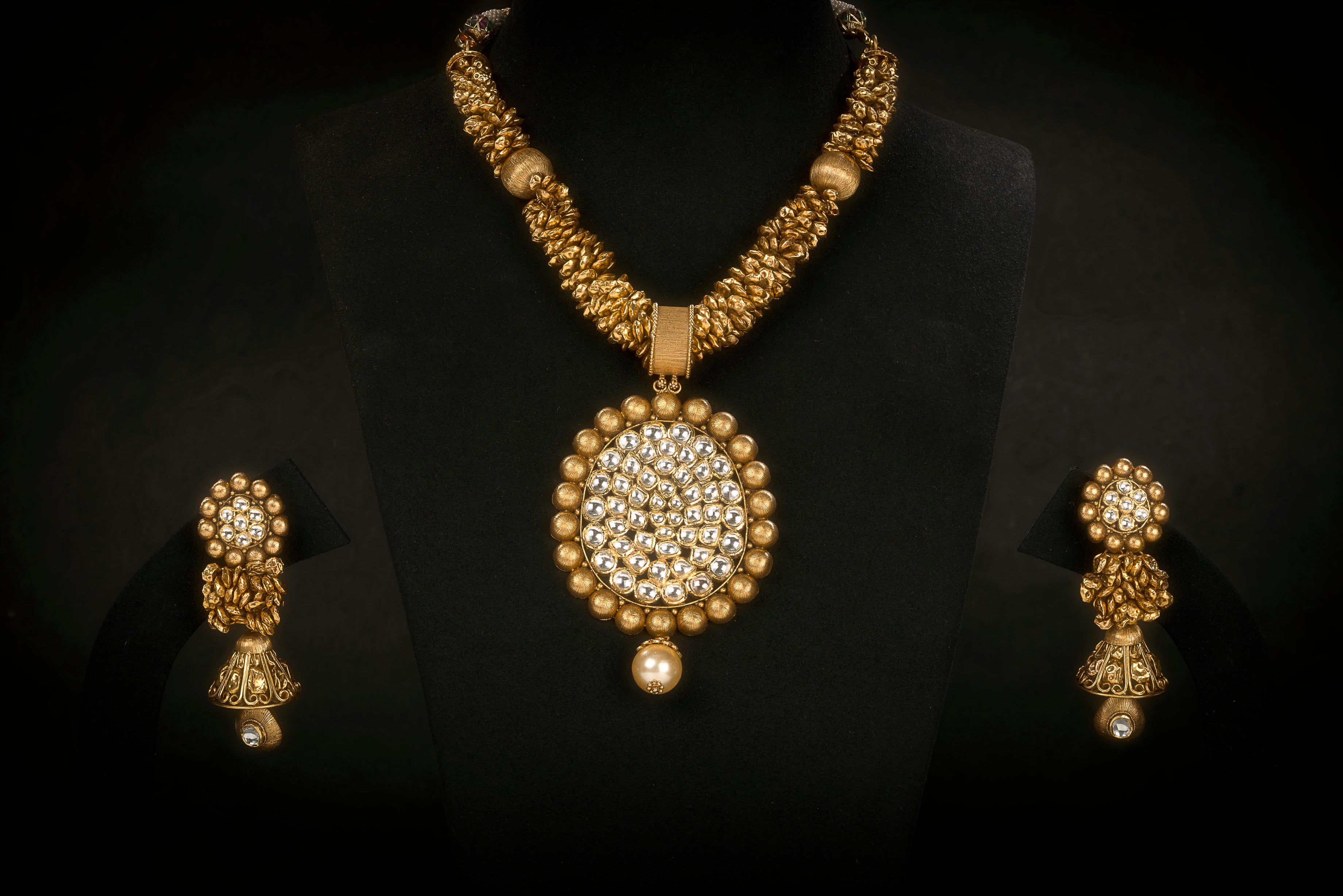 Aarushi Gold Kundan Bridal Necklace